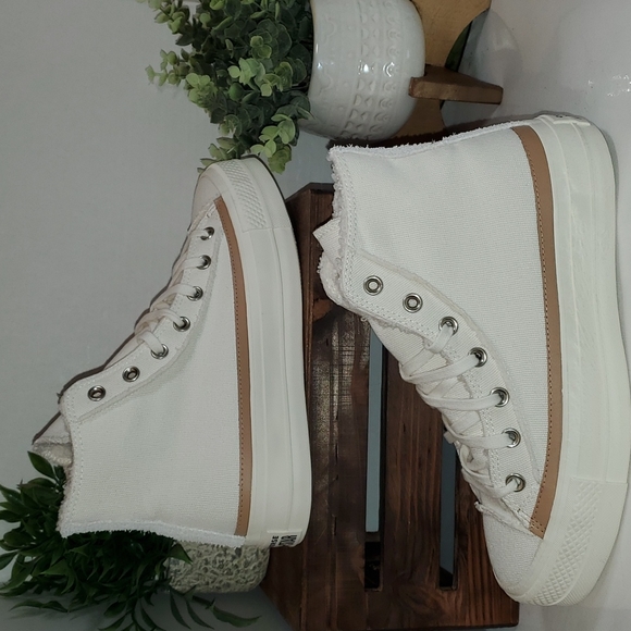 Converse CTAS LIFT HI PLATFORM WOMEN SZ 10 / 573192C - Picture 2 of 8
